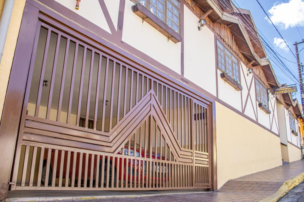 Steppenwolf Inn 2*